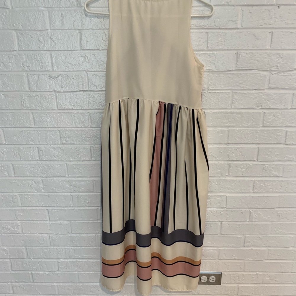 Light-weight, fun print mid-length dress